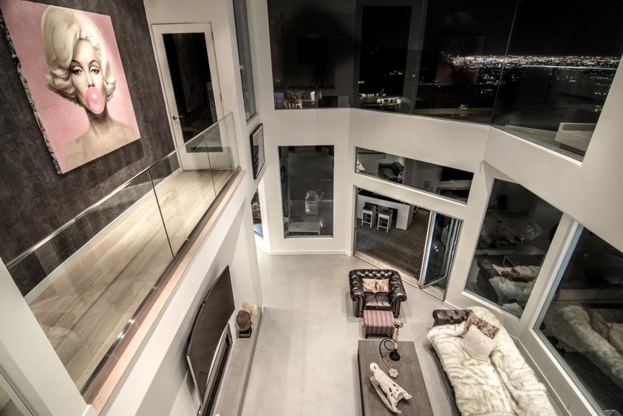 Hollywood Hills Modern Sanctuary-jaw Dropping View Villa